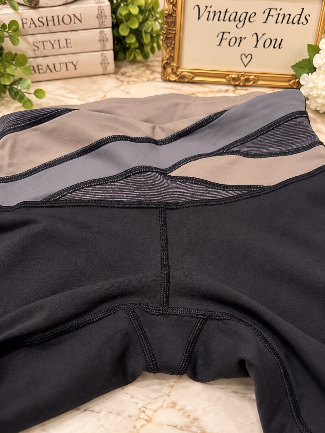 Lululemon Size 8 Black Capri Leggings Crisscross Colorblock Waistband